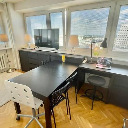 Orange 2 2Xmetro Fast Wifi 50'Tv Netflix Hbo Appletv+ Panorama Appartement Warschau Buitenkant foto